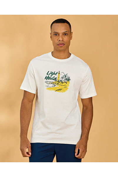 REDTAG تيشيرت رجالي أبيض برسومات أساسية