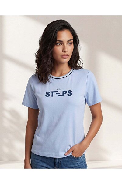 REDTAG تيشيرت نسائي بلون عاجي مع تفاصيل متباينة عند الرقبة