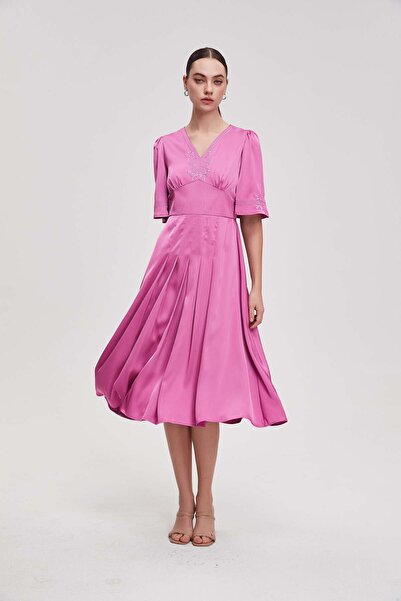 Nichii Short-sleeve plain pleated midi dress