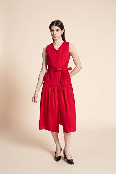 Yola فستان ميدي سادة بدون أكمام مع حزام