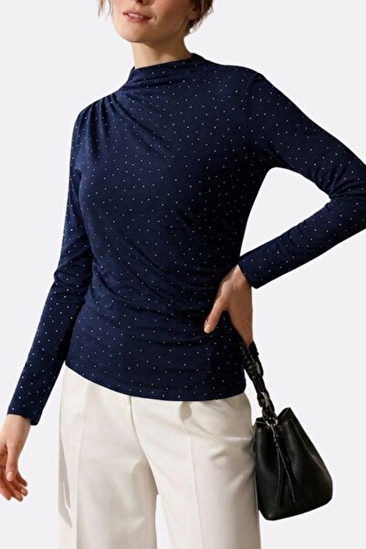 AKD Atelier Kadın Bluz Taşlı Drapeli Uzun Kollu Sandy Kumaş Kısa Şık Bluz