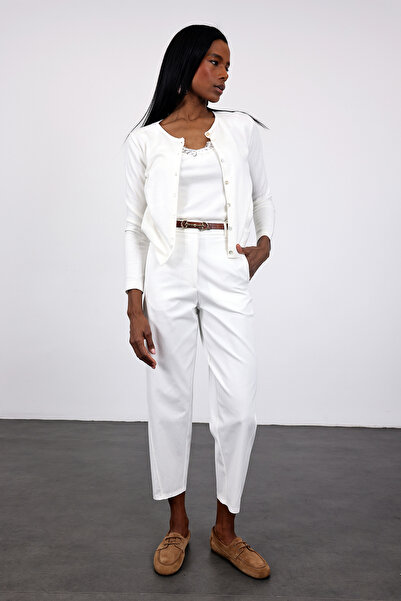 5in1Canpolat Παντελόνι από ύφασμα εκρού κομμένο σε σχήμα καρότου 9957