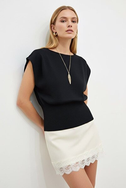 Noi Belis Soft-Textured Zero Sleeve Crew Neck Knitwear Blouse Ss26Bz0055