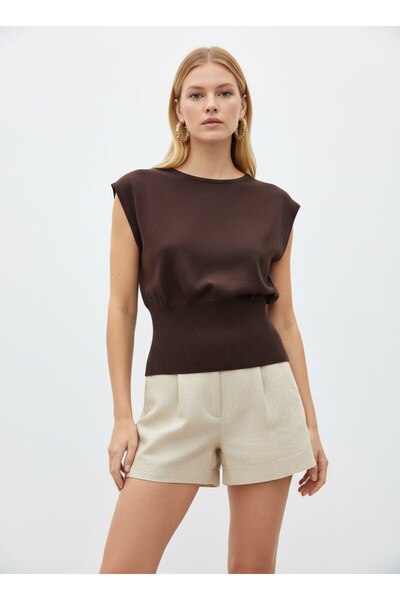 Noi Belis Soft-Textured Zero Sleeve Crew Neck Knitwear Blouse Ss26Bz0055