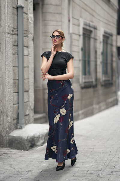 Hisleria Dugačka suknja od satenske tkanine sa cvetnim uzorkom - tamnoplava (...