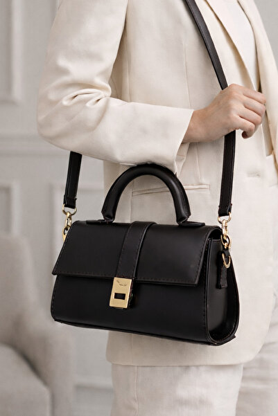 LikeMoon Kadın Mini Bordo Çanta Sert Formlu Gold Aksesuarlı El & Omuz Çantası