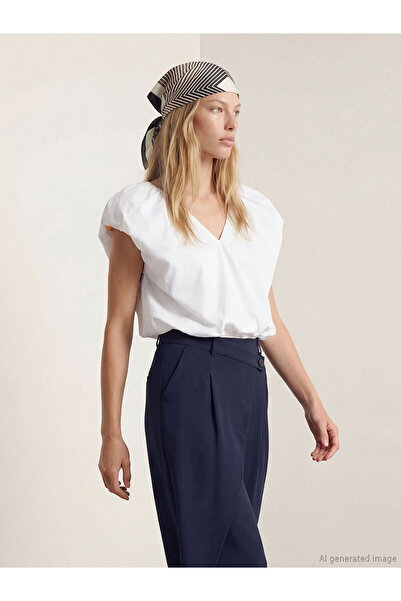 LC Waikiki Özmarka Νέα Σεζόν V-Neck Με σούρες Ποπλίνα Μπλούζα