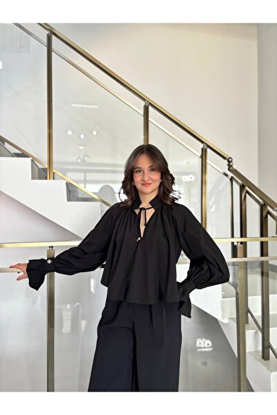 Sude Kızanlıklı Cămașă cu design detaliat și detaliu de legare la guler