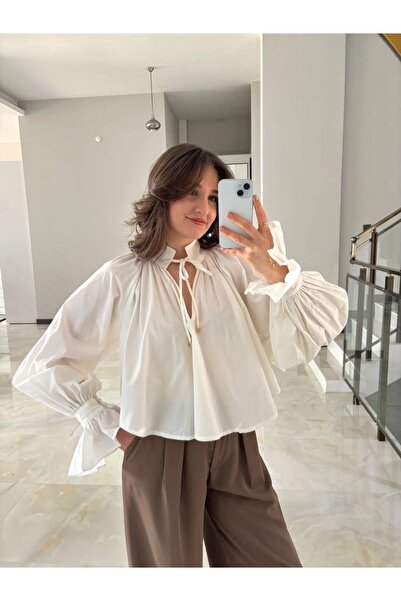 Sude Kızanlıklı Košulja sa detaljnim dizajnom kravate i ovratnika