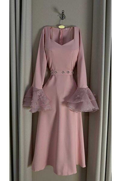 DIFFERENT فستان وردي ب اكمام فرنسيه باربي ميدي