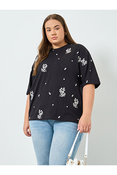 Styli Plus Size Black Floral Embroidered T-Shirt