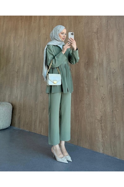 Adalenna Moda Tasarım Piliseli pantolonlu takım