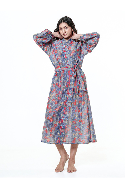 The Kaftan Company By Styli روب طويل الأكمام بنقشة زهور زرقاء