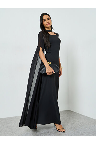 Take Two By Styli فستان ماكسي أسود بفتحة رقبة على شكل ثقب المفتاح وأكمام شق