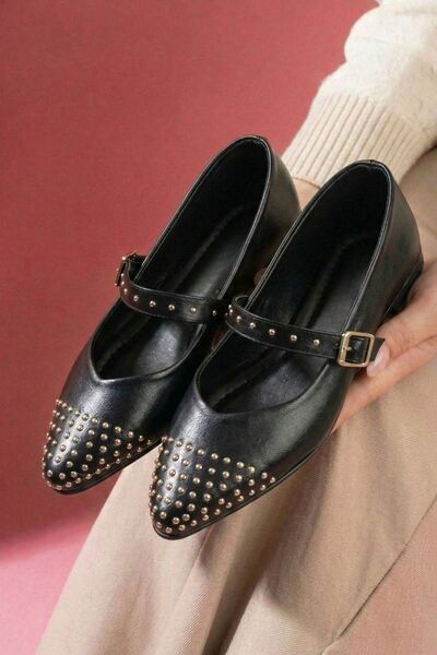 FUGA MODA حذاء ريفولي أسود من الجلد اللامع المجعد مع حزام معدني صغير ذو حزام ...