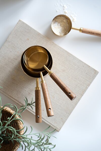 Dekorzdükkan Veliki drveni Sa ručkom zlatni čelični merni pehar set od 4 komada