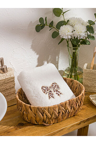 LC Waikiki Rmz Gi̇yi̇m Farkiyla Bow Embroidered Face Towel 90X165 cm