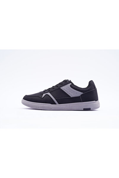 CORUS Sneaker