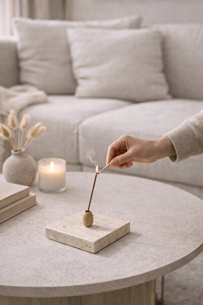 SIRÉ Studio SIRÉ ATELIER Traverten Ahşap Detaylı Mermer Tütsülük