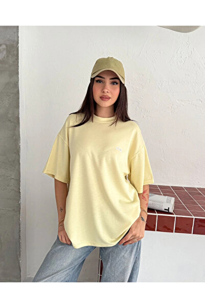 CİO Women's short-sleeved cotton t-shirt with a modern design and multiple co...