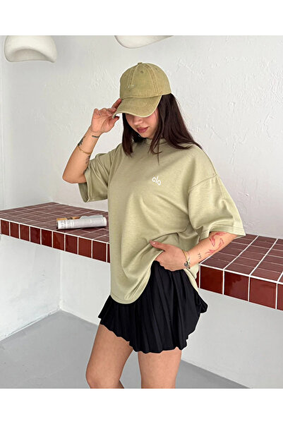 CİO Women's short-sleeved cotton t-shirt with a modern design and multiple co...