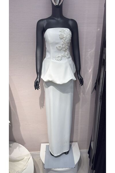 Gelert A midi dress with luxurious rose embroidery.