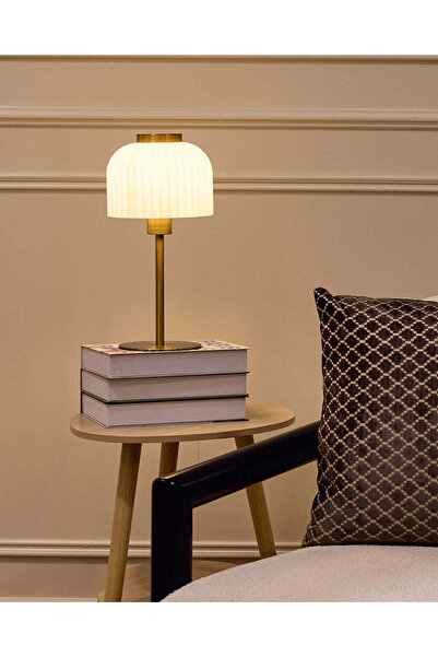REDTAG مصباح طاولة زجاجي ذهبي مضلّع