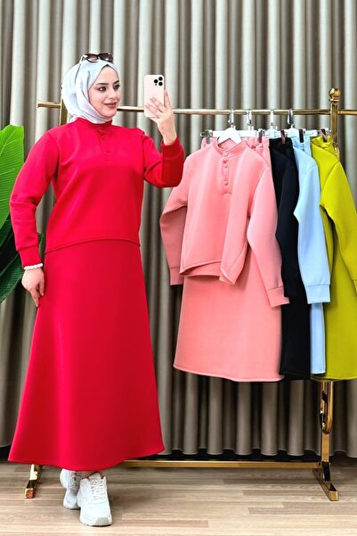 ALYA طقم ديلال من قماش السكوبا للنساء، طقم من قطعتين بياقة حمراء وأزرار مع تن...