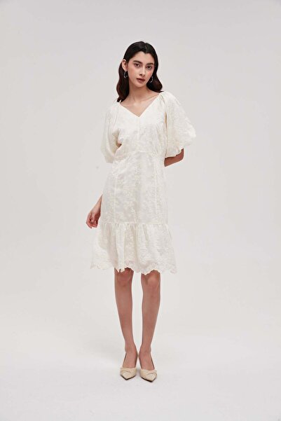 mica Short-sleeve embroidered knee-length dress