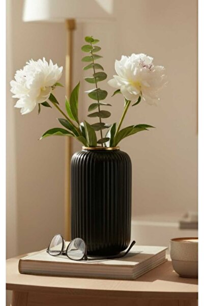 ariana sytle Stilren Black Gilded Vase