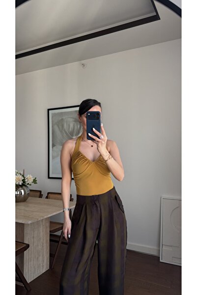 sinemkivanc co BOYUNDAN GEÇMELİ BÜZGÜLÜ BODYSUİT