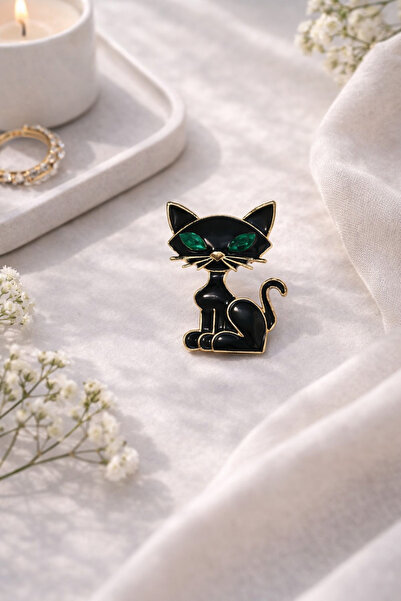 Green-Eyed Black Cat Brooch