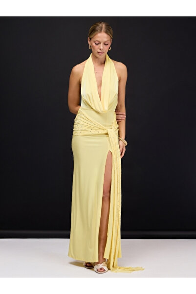 FICKLE HEARTS Blaze Pastel Sarı Degaje Yakalı Uzun Davet Elbisesi