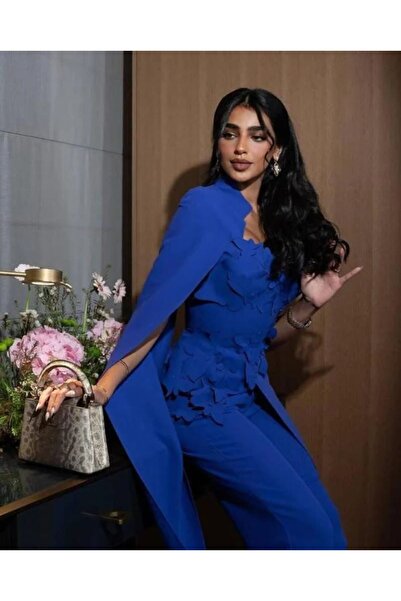 AMAZ Describe an elegant look in royal blue