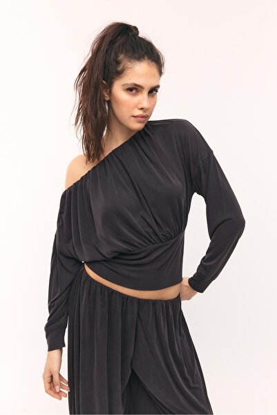 Stradivarius Asimetrik yumuşak t-shirt