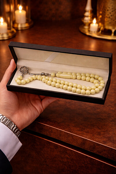 Generic A luxurious and elegant rosary with a stylish box – a sophisticated g...