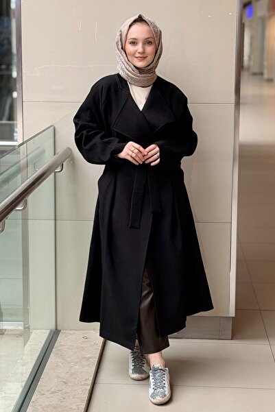 Ghisa Geniş Yaka Önü Açık Beli Kuşaklı Kap