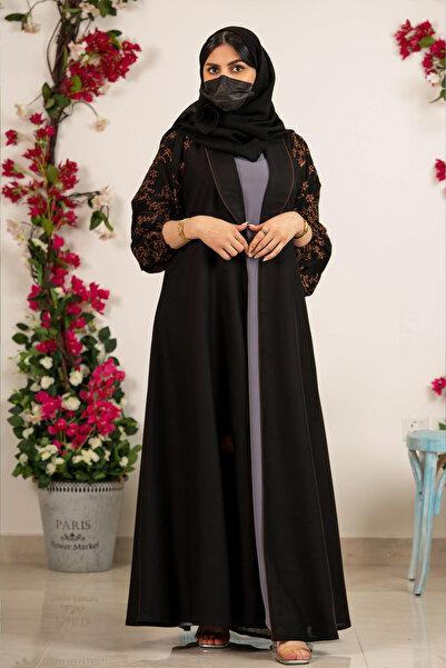 Hasnaa Abaya Abaya with a wide collar and brown embroidery on the sleeves