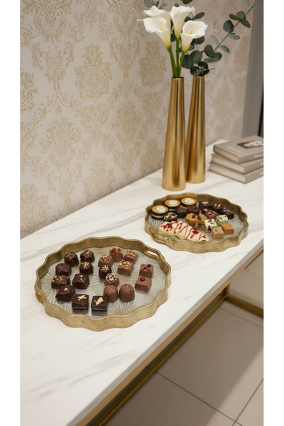 Generic Versatile serving tray set with a unique design