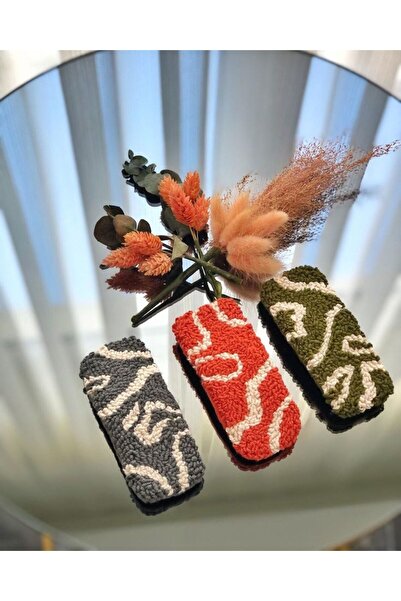 Nova Set ručno izrađenih kopči sa izvezenim perforacijama