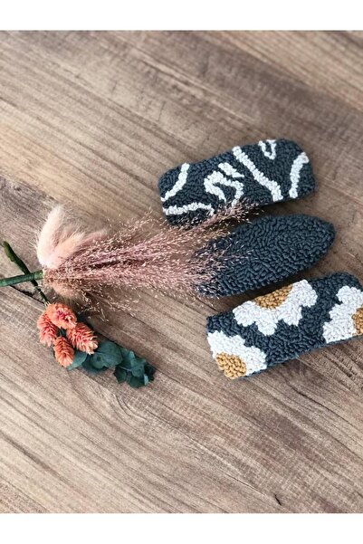 Nova Set ručno izrađenih kopči sa izvezenim perforacijama