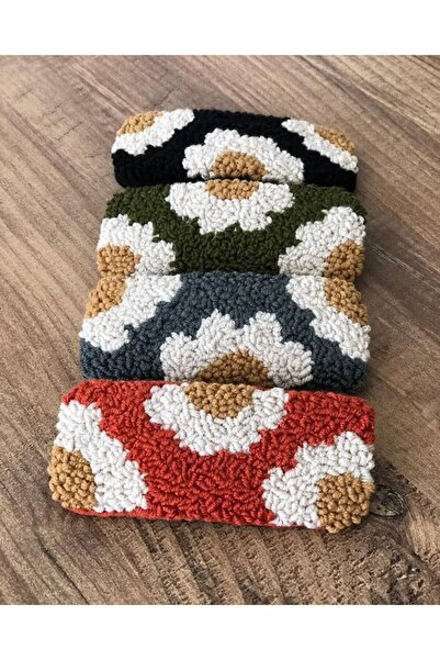 Nova Set ručno izrađenih kopči sa izvezenim perforacijama