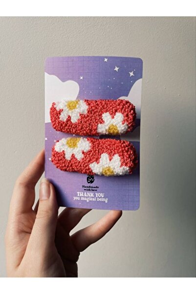 Nova Set ručno izrađenih kopči sa izvezenim perforacijama