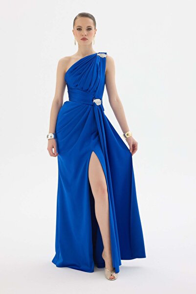 Carmen Saks Tek Kol Aksesuarlı Saten Abiye Elbise