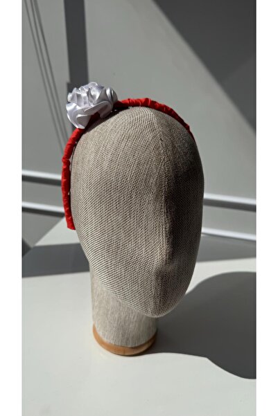 SUBU Coroană roșie cu detaliu floral cu panglică albă