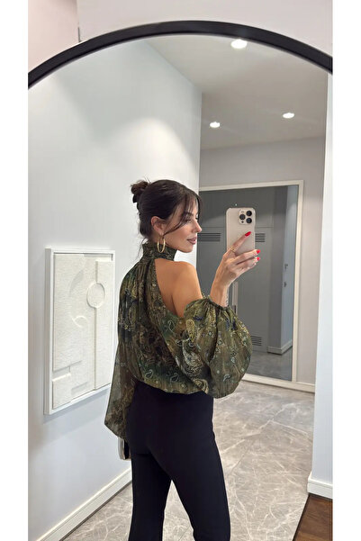 Perry Boutique Green Patterned Off-Shoulder Satin Blouse