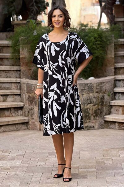 Nevin Kaya Moda V3-Чорно-біле плаття з квадратним коміром і візерунком гарденії