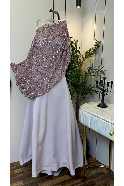 AMAZ Description of an elegant pink evening dress