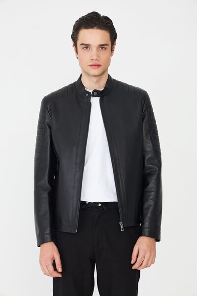 White Stone سترة سوداء مبطّن بتفاصيل عصرية وسحاب جلد أصلي