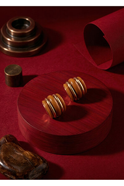 FiveStudio أقراط نسائية سميكة بتصميم كلاسيكي بلون الكراميل مع تفاصيل ذهبية اللون